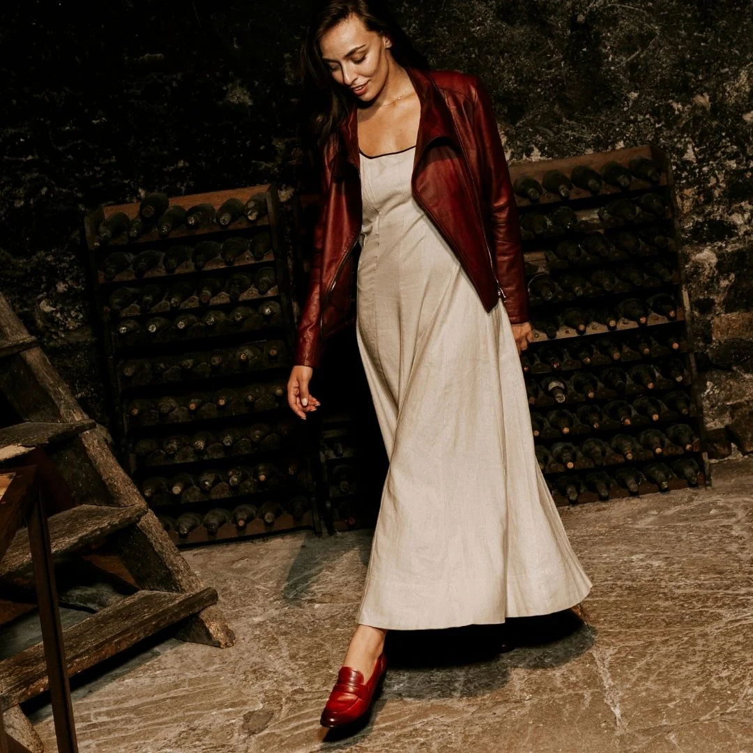 Mocassini da donna artigianali in pelle colore rosso - immagine 5