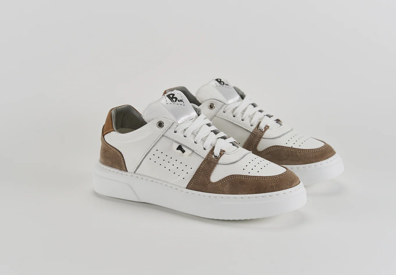 B68 Materia White/Brown