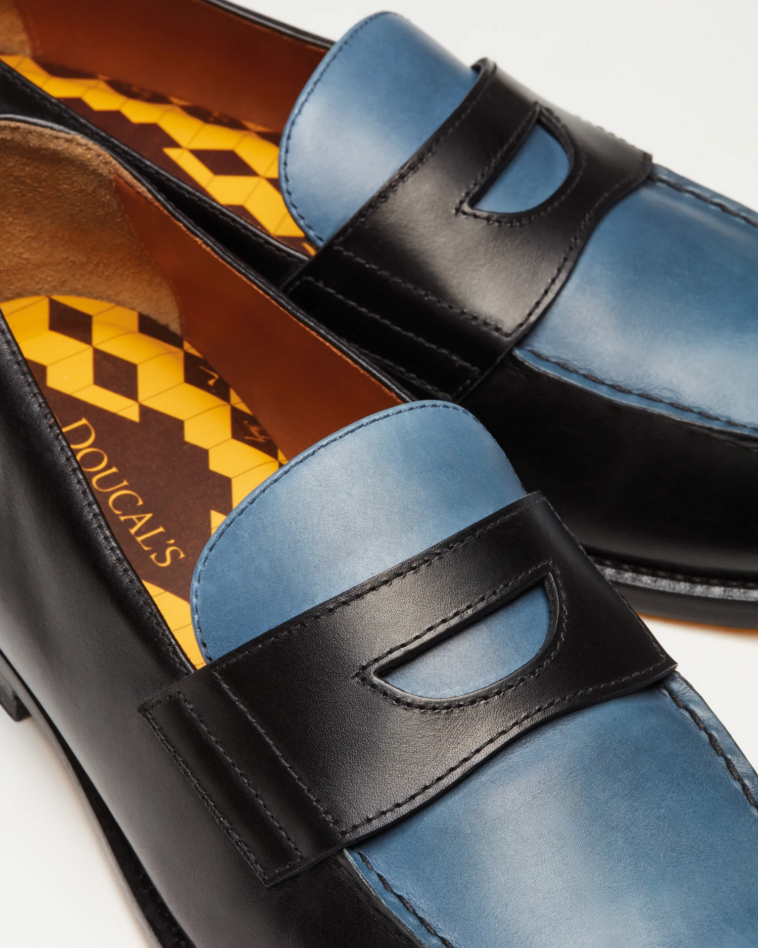 DU3260MARIPF326NN02 - Mocassino "Mario 50" in pelle bicolore nero e azzurro - immagine 6