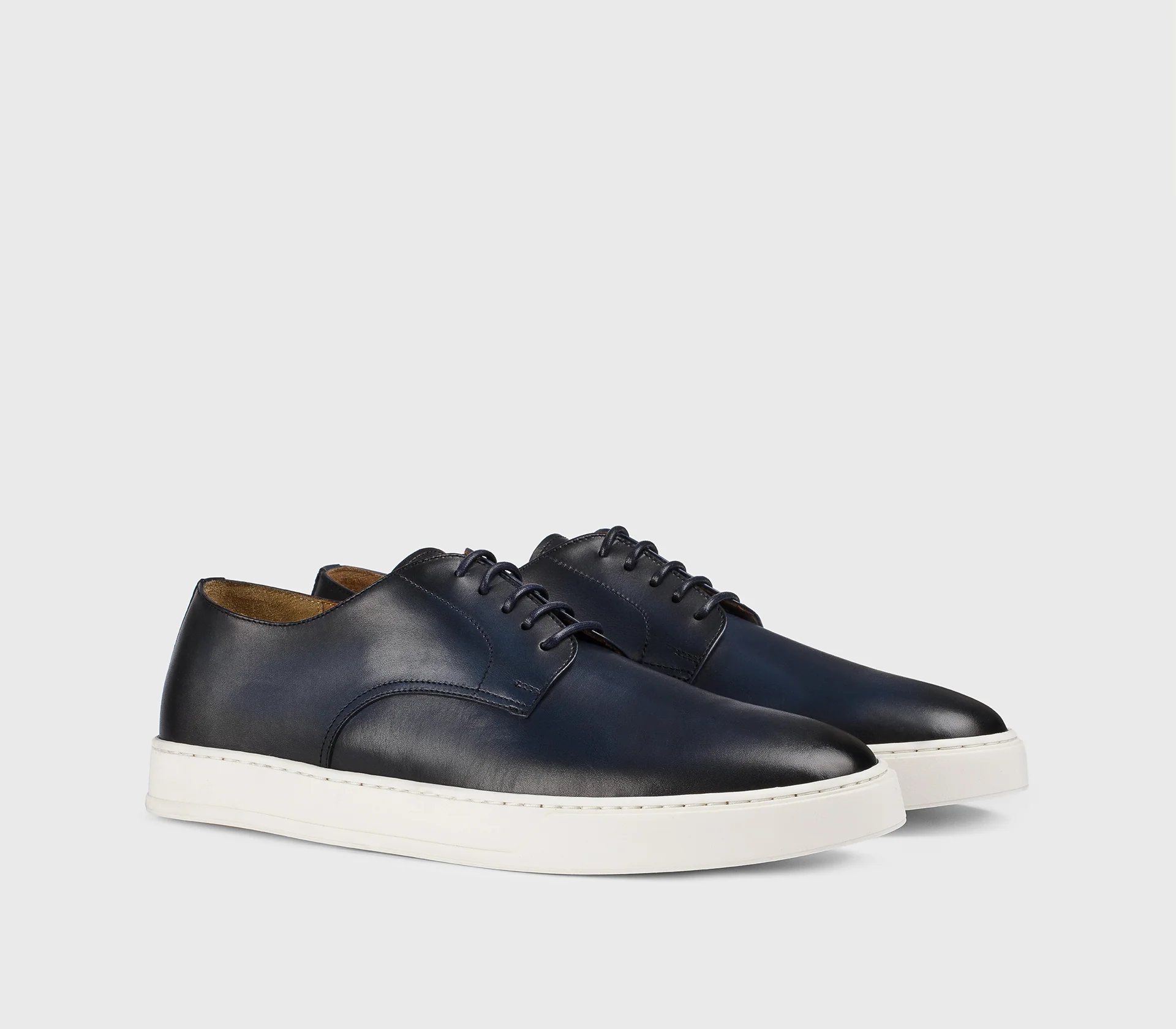 DU3549STEVUY159EB28 - Stringata in pelle blu "indigo" - immagine 4