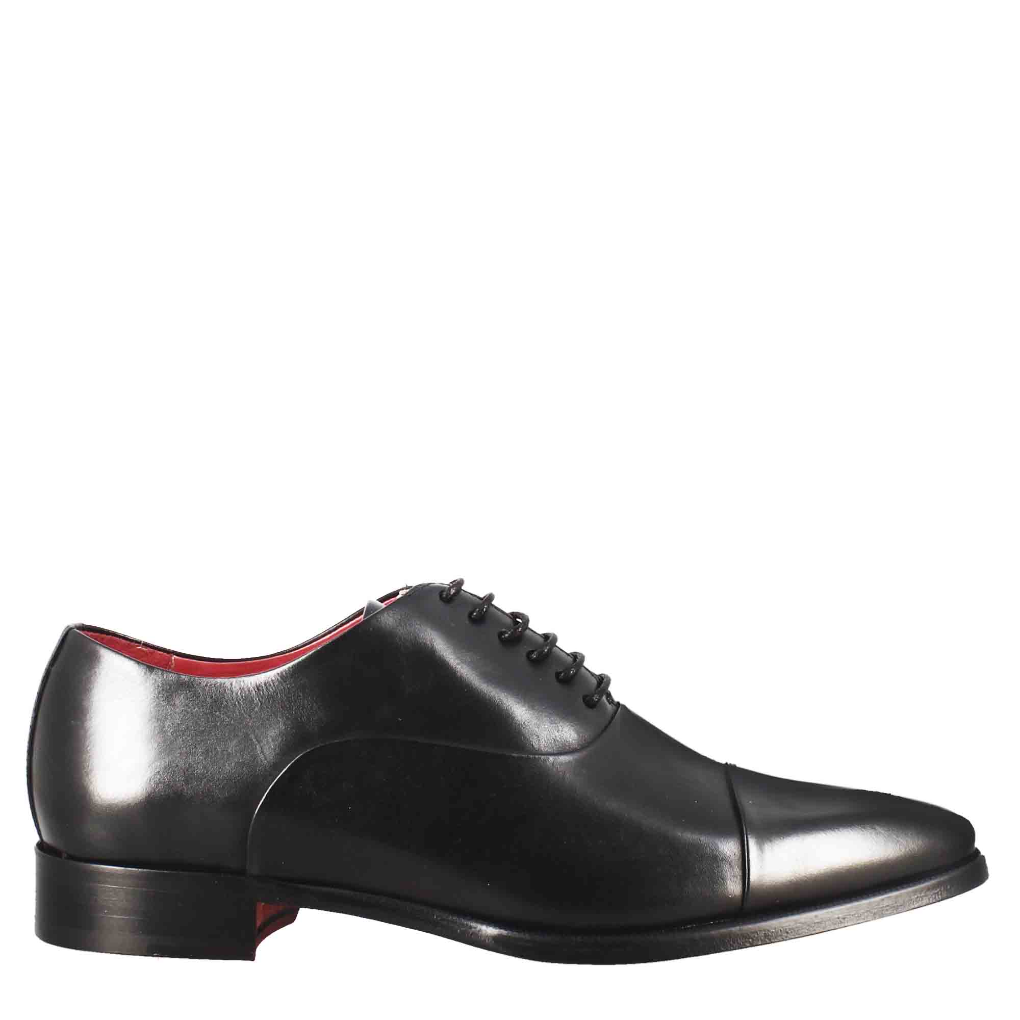 Scarpe francesine con puntale in pelle color nero - immagine 3