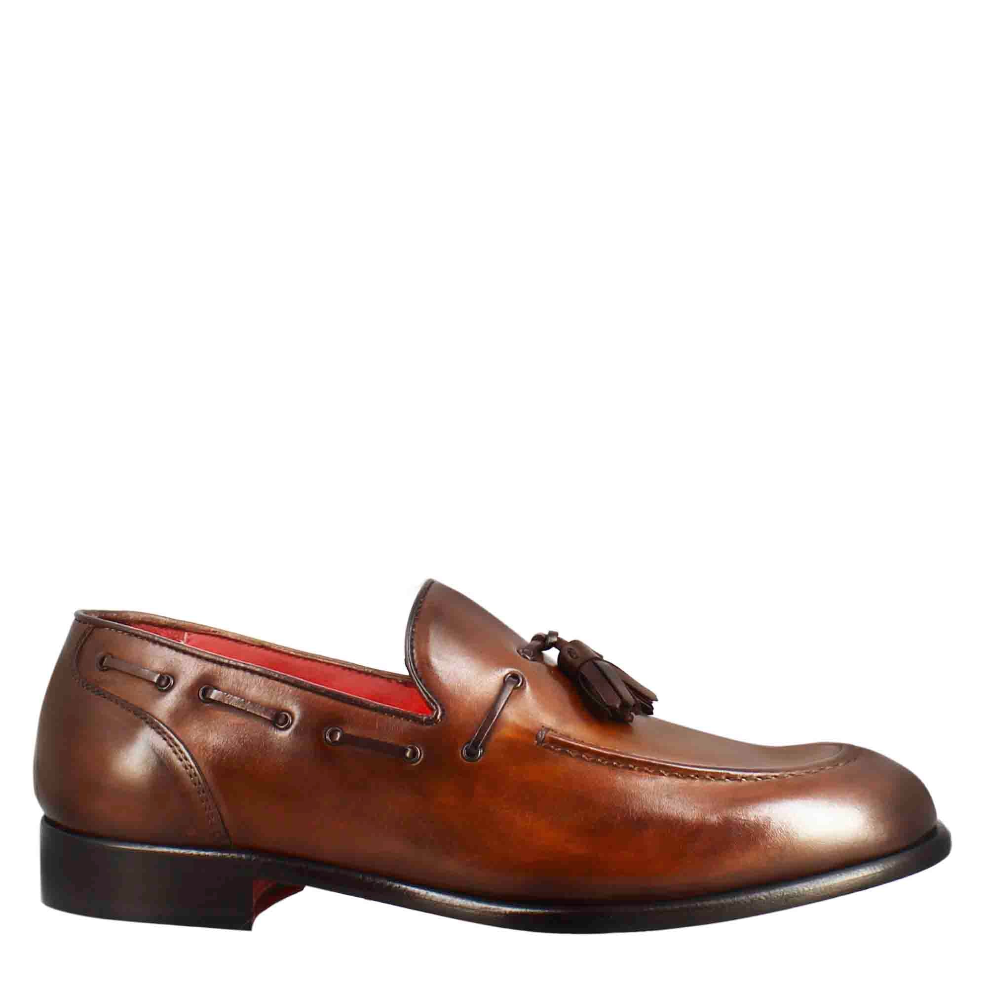 Mocassino con nappine da uomo in pelle colore marrone chiaro - immagine 3