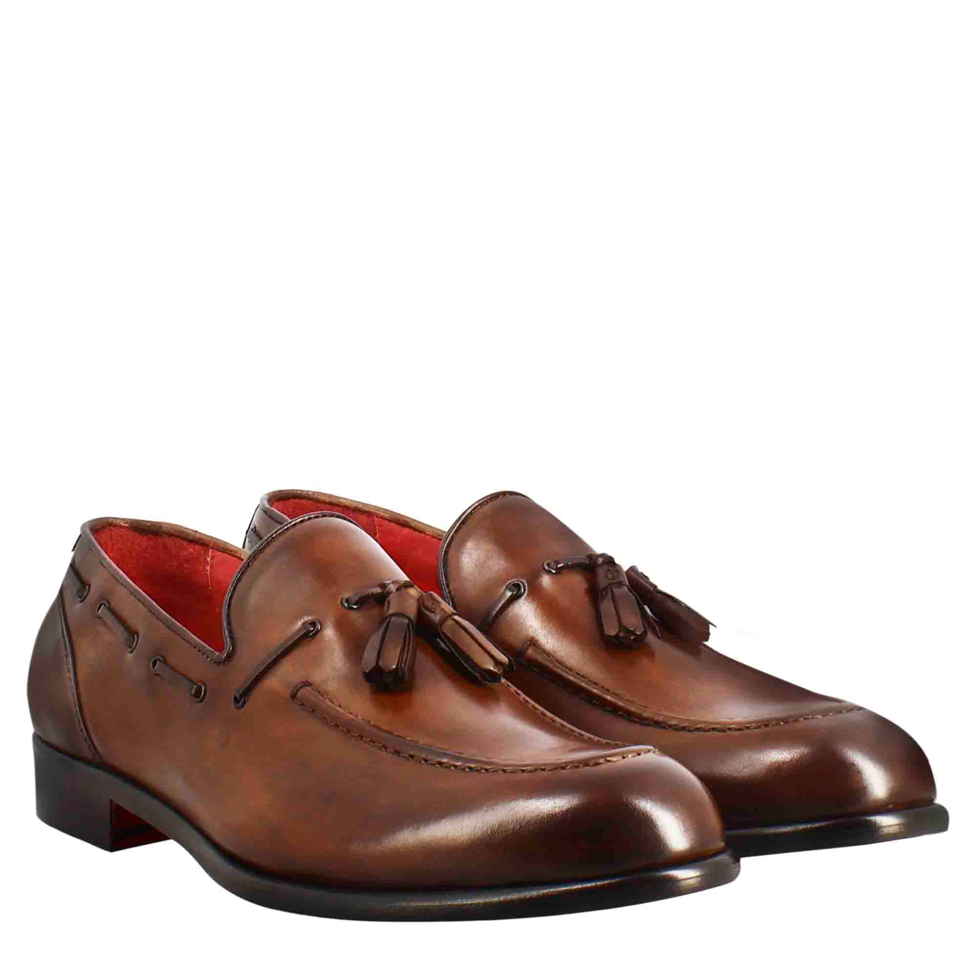 Mocassino con nappine da uomo in pelle colore marrone chiaro - immagine 8