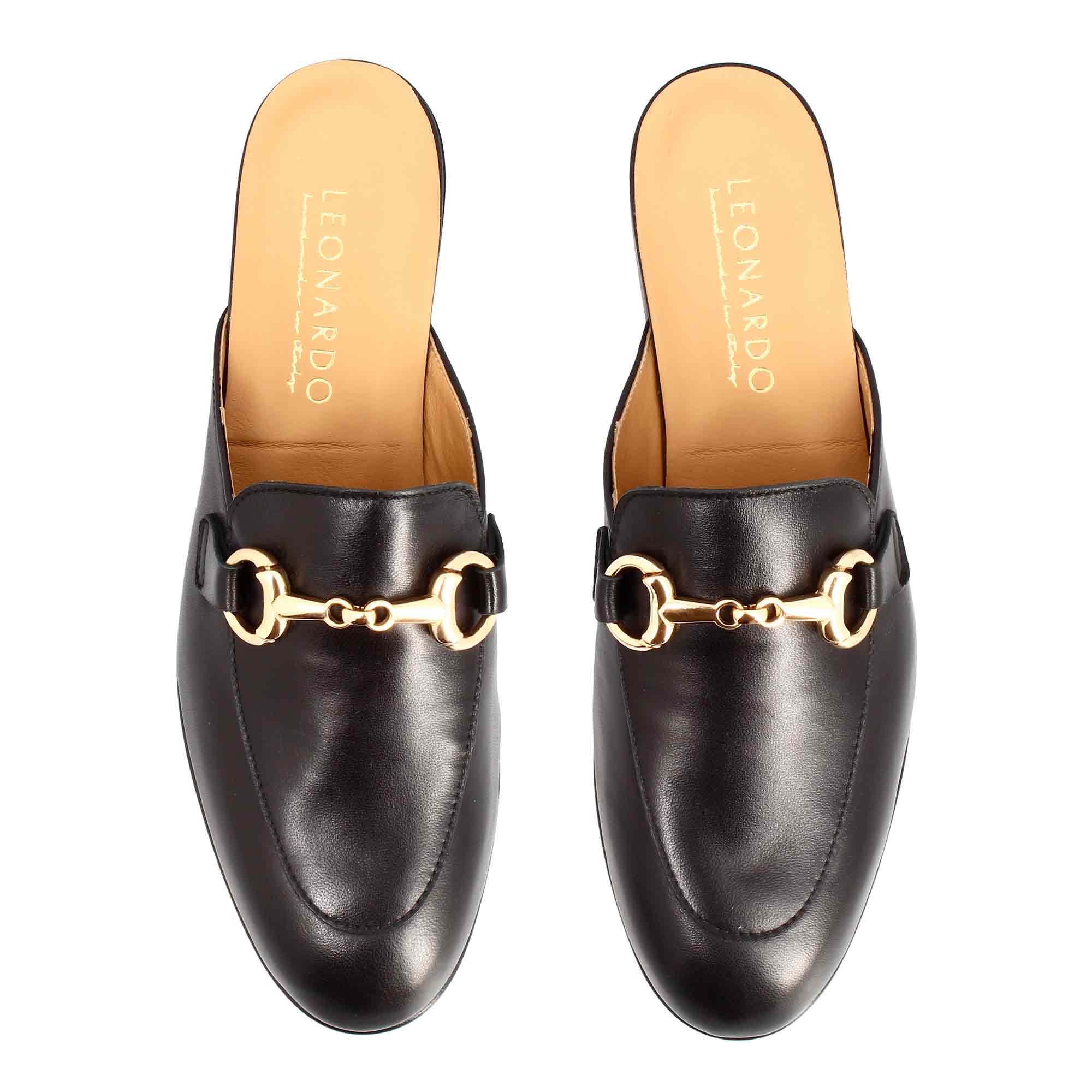 Scarpe mules con morsetto da donna artigianali in pelle color nero - immagine 3