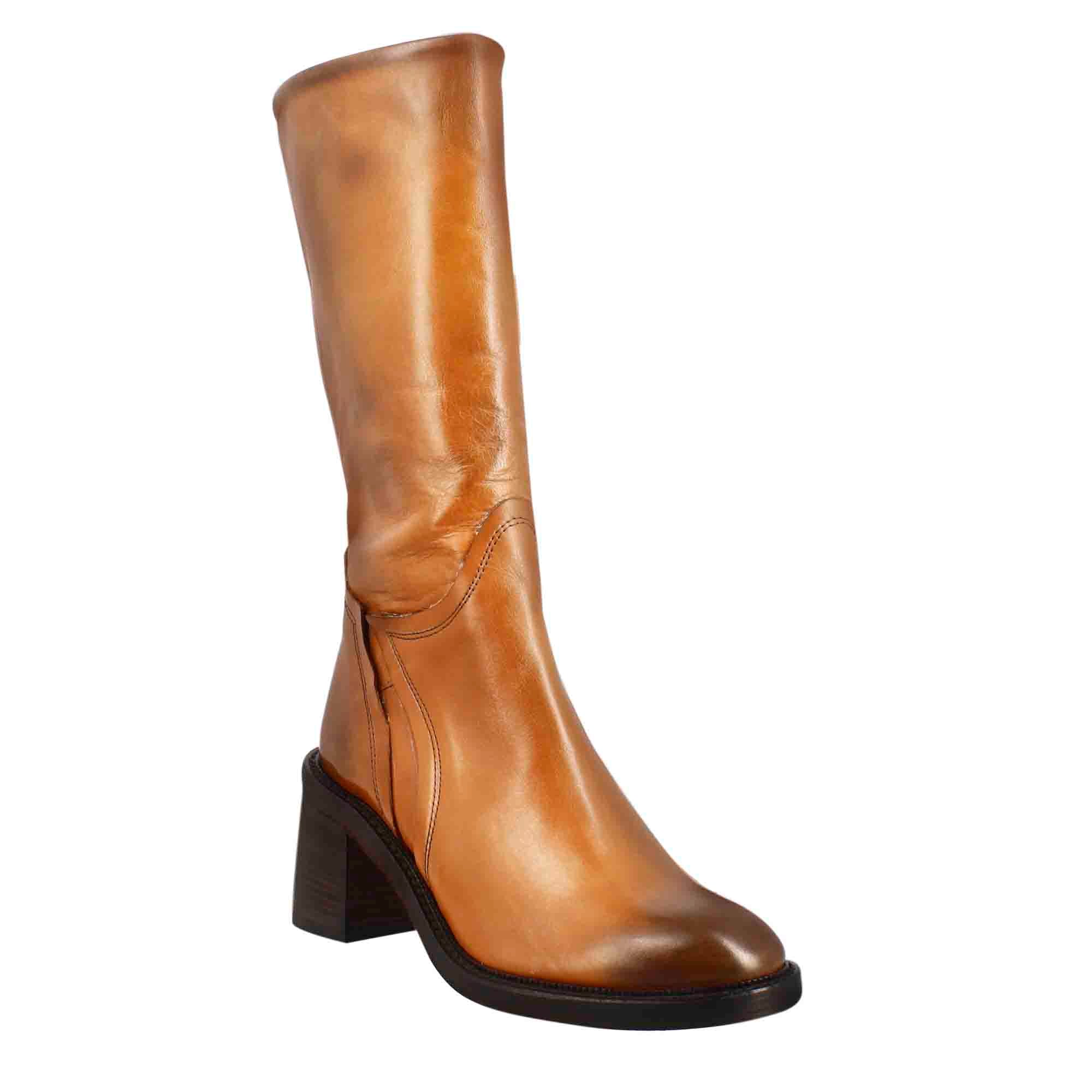 Stivale diver altezza polpaccio da donna con tacco in pelle lavata colore cuoio scuro - immagine 4