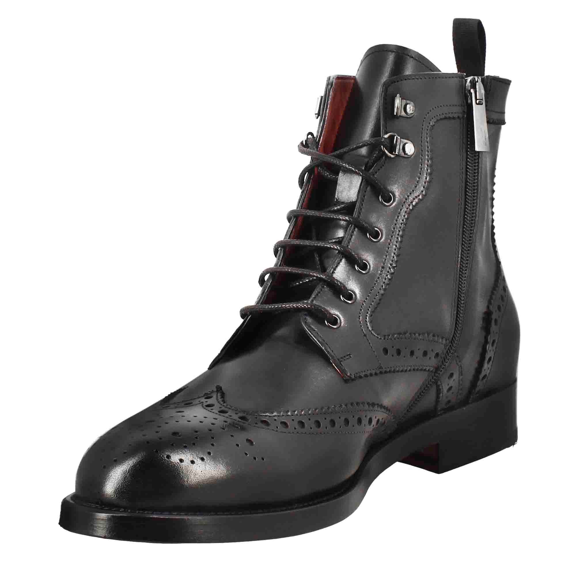 Stivaletto anfibio alto con lavorazione brogue da uomo in pelle colore nero - immagine 5
