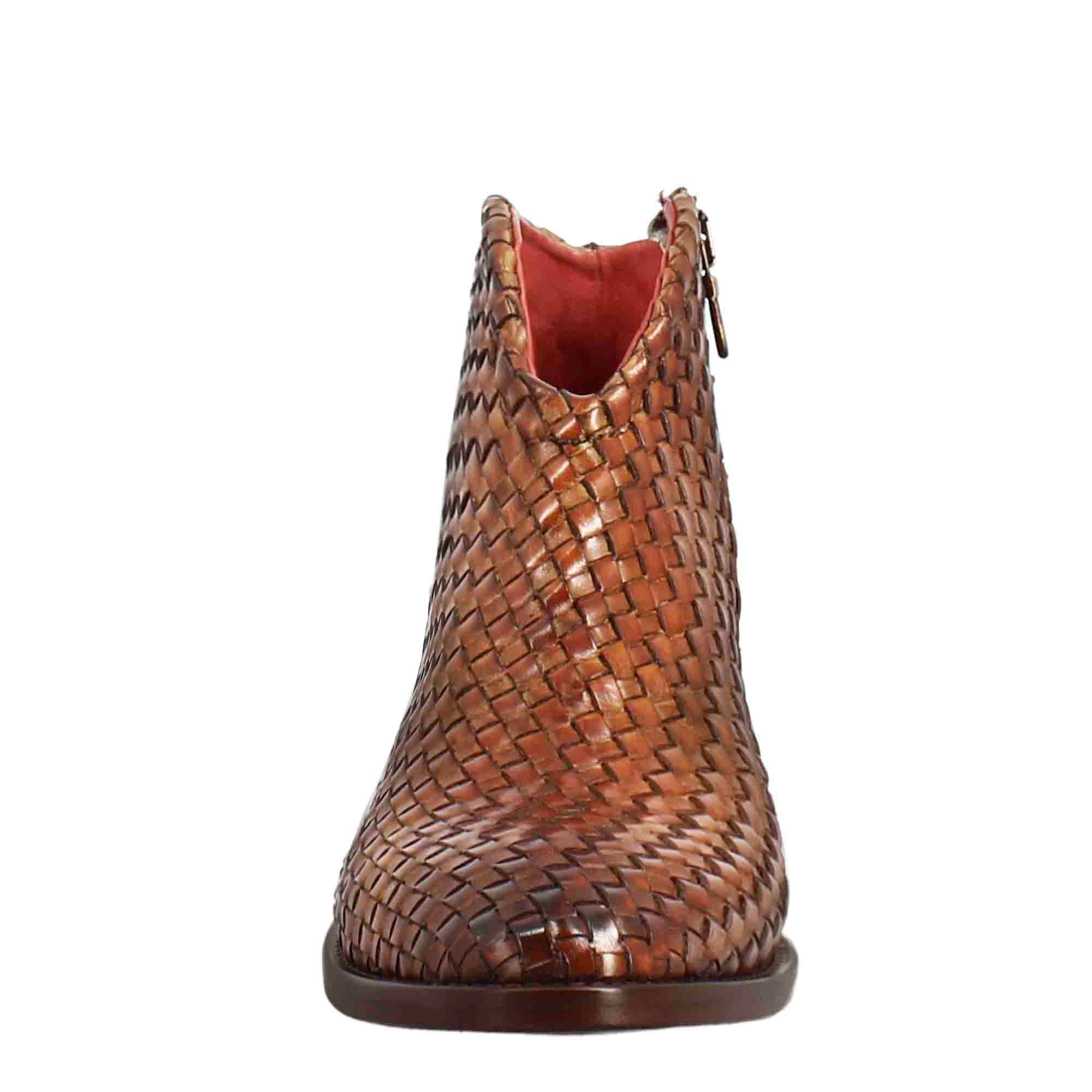 Stivaletto da donna con tacco medio in pelle intrecciata colore marrone chiaro - immagine 4