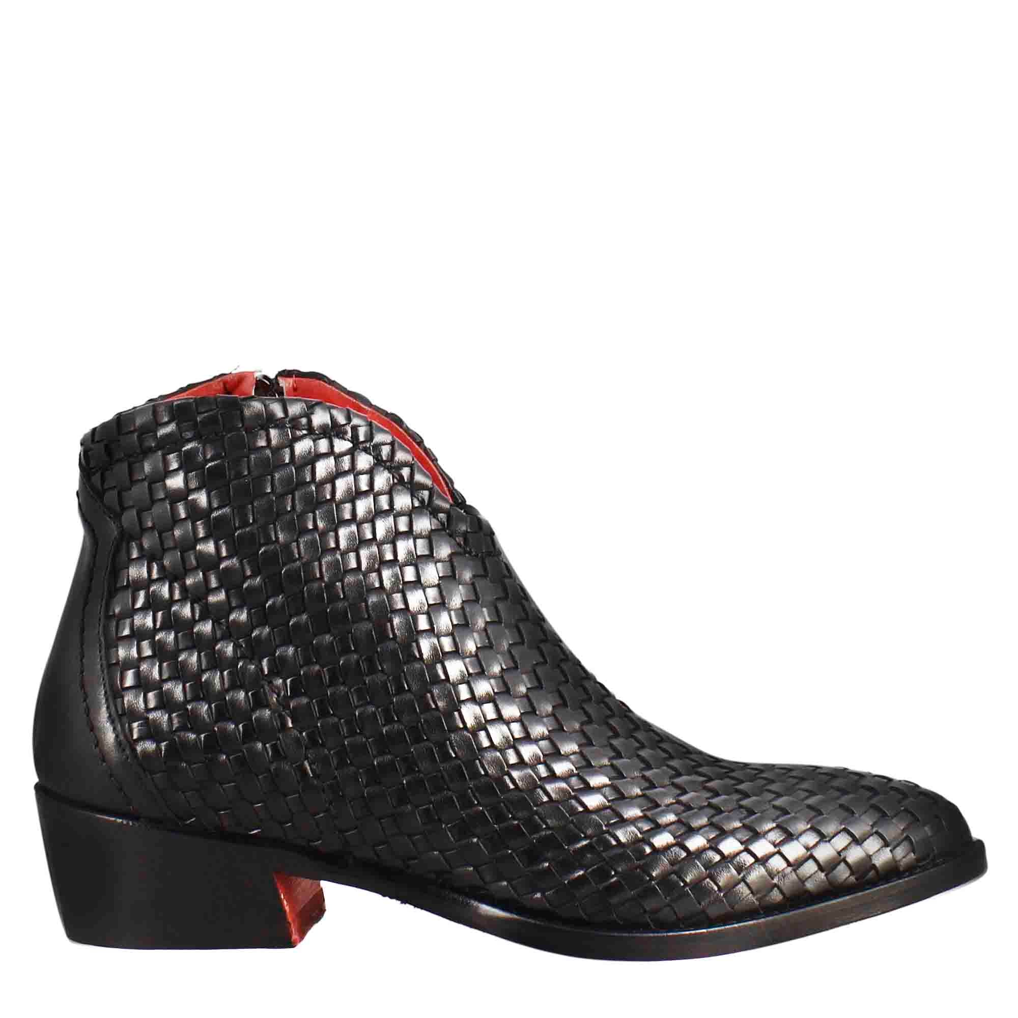 Stivaletto da donna con tacco medio in pelle intrecciata colore nero - immagine 3