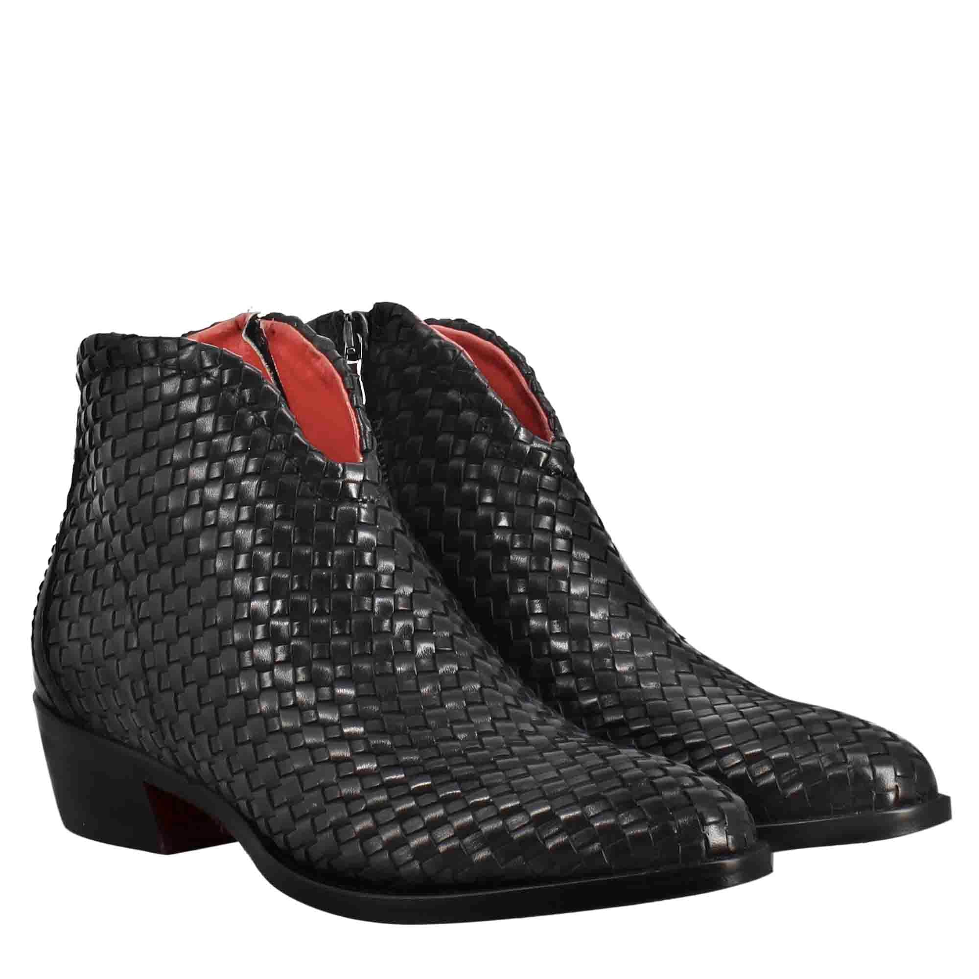 Stivaletto da donna con tacco medio in pelle intrecciata colore nero - immagine 8