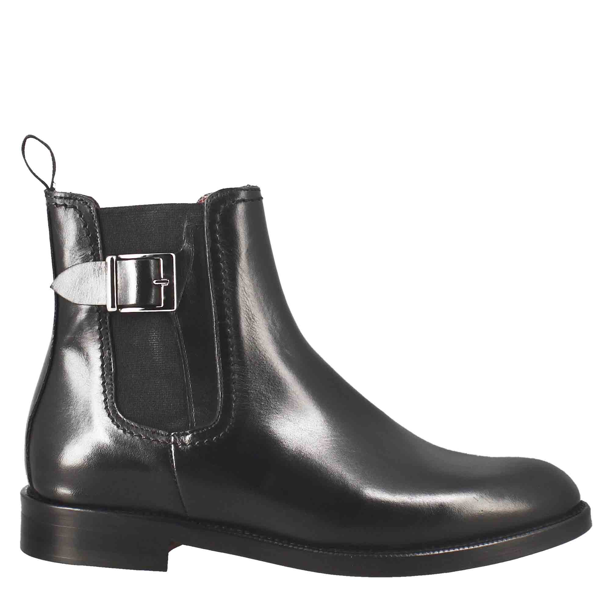Stivaletto da donna liscio con tacco basso in pelle liscia colore nero con fibbia laterale - immagine 3