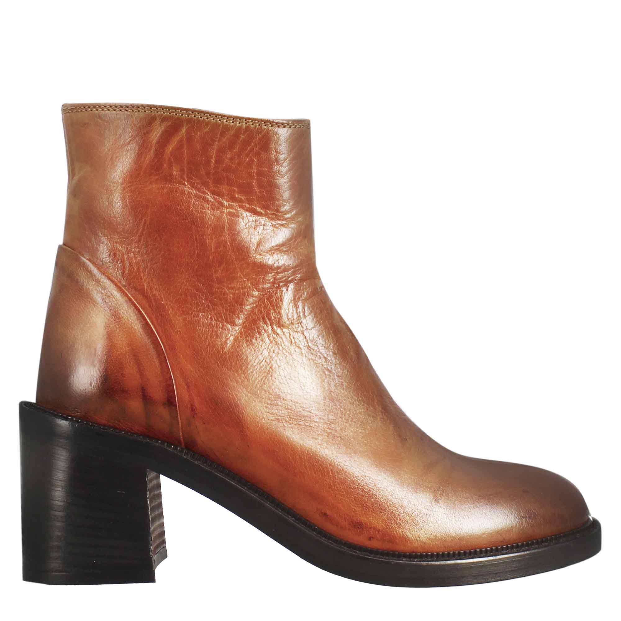 Stivaletto diver basso da donna con tacco in pelle lavata colore cuoio scuro - immagine 3