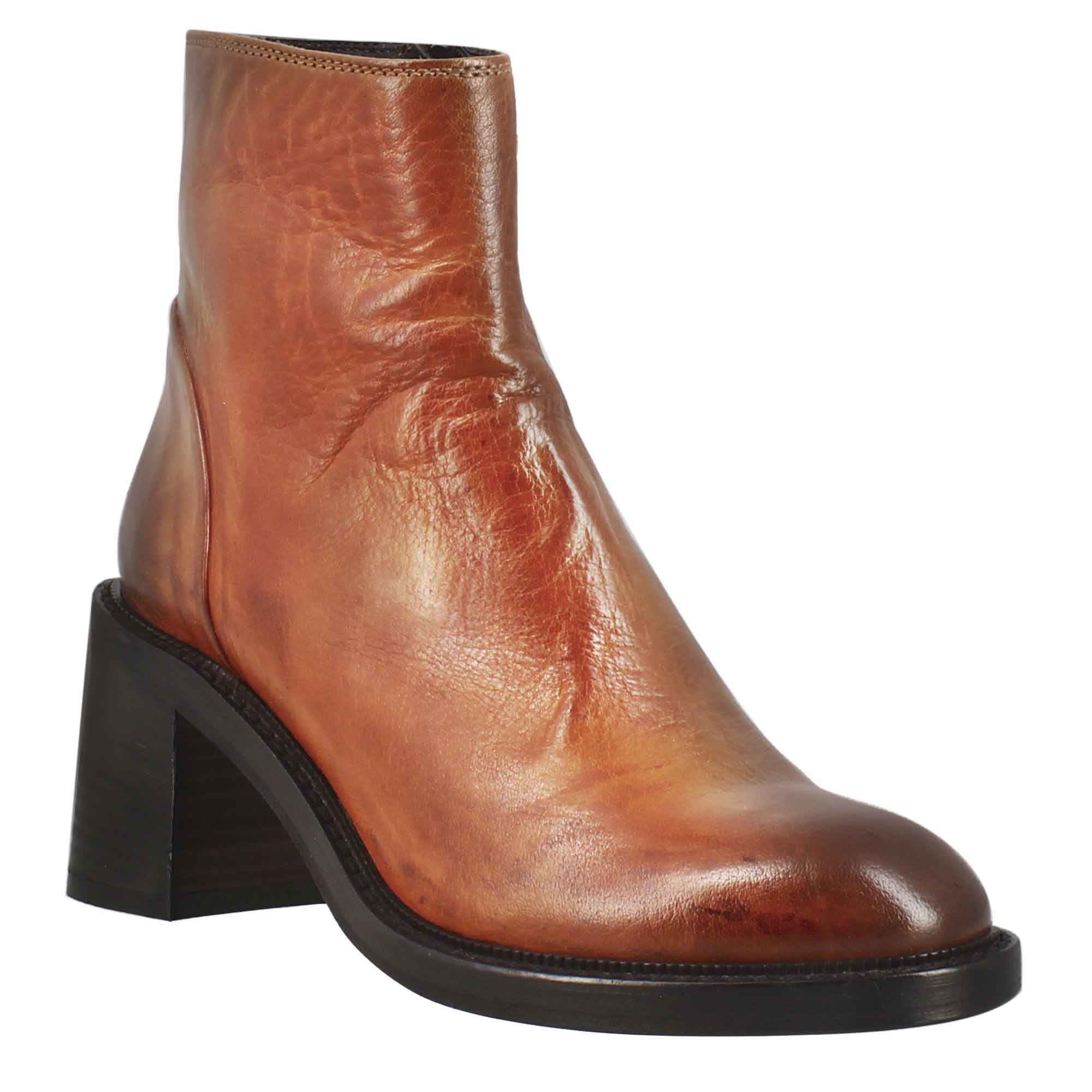 Stivaletto diver basso da donna con tacco in pelle lavata colore cuoio scuro - immagine 2