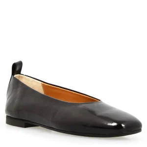 Ballerina artigianale da donna in pelle lucida colore nero