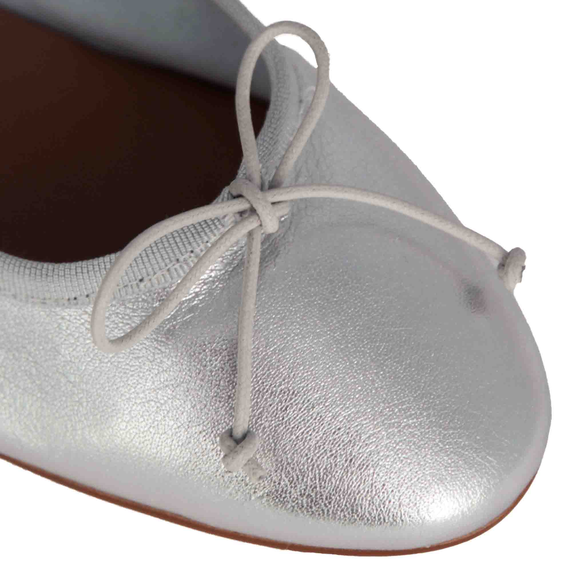 Ballerina classica da donna in pelle laminata colore argento - immagine 5