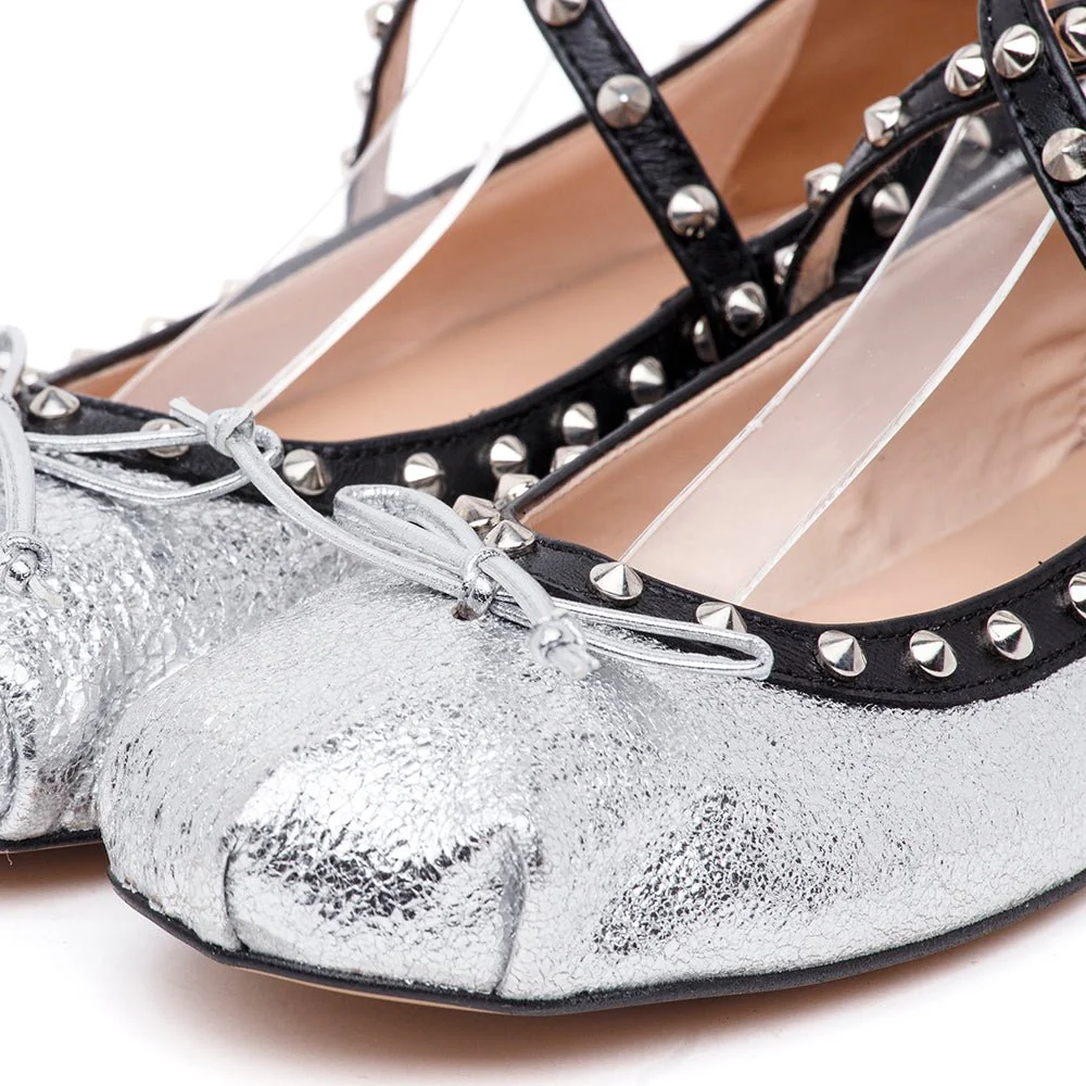 Ballerina in pelle laminata argento con borchie. - immagine 4
