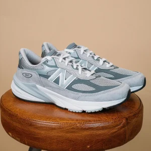990