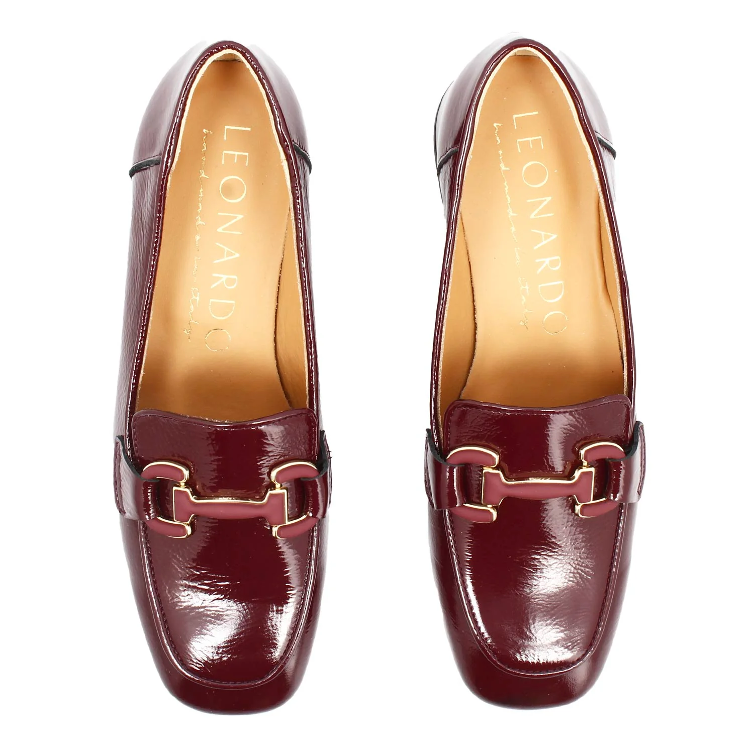 Mocassino artigianale da donna in pelle verniciata bordeaux - immagine 3