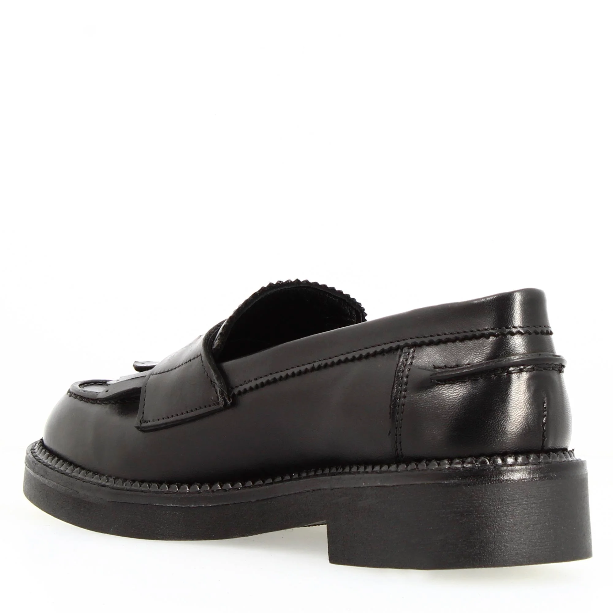 Mocassino da donna fondo robusto in pelle nera con frange - immagine 4