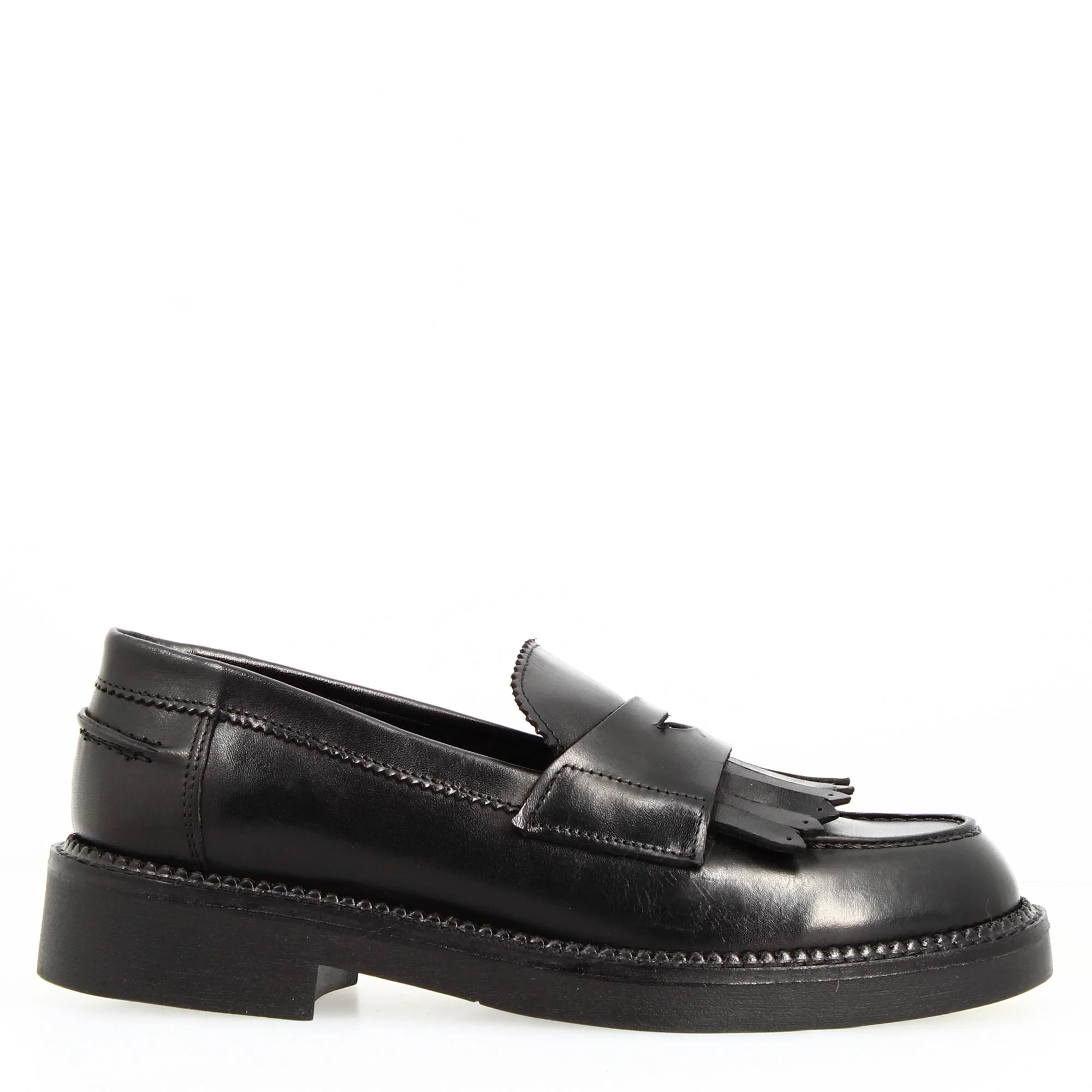 Mocassino da donna fondo robusto in pelle nera con frange - immagine 3