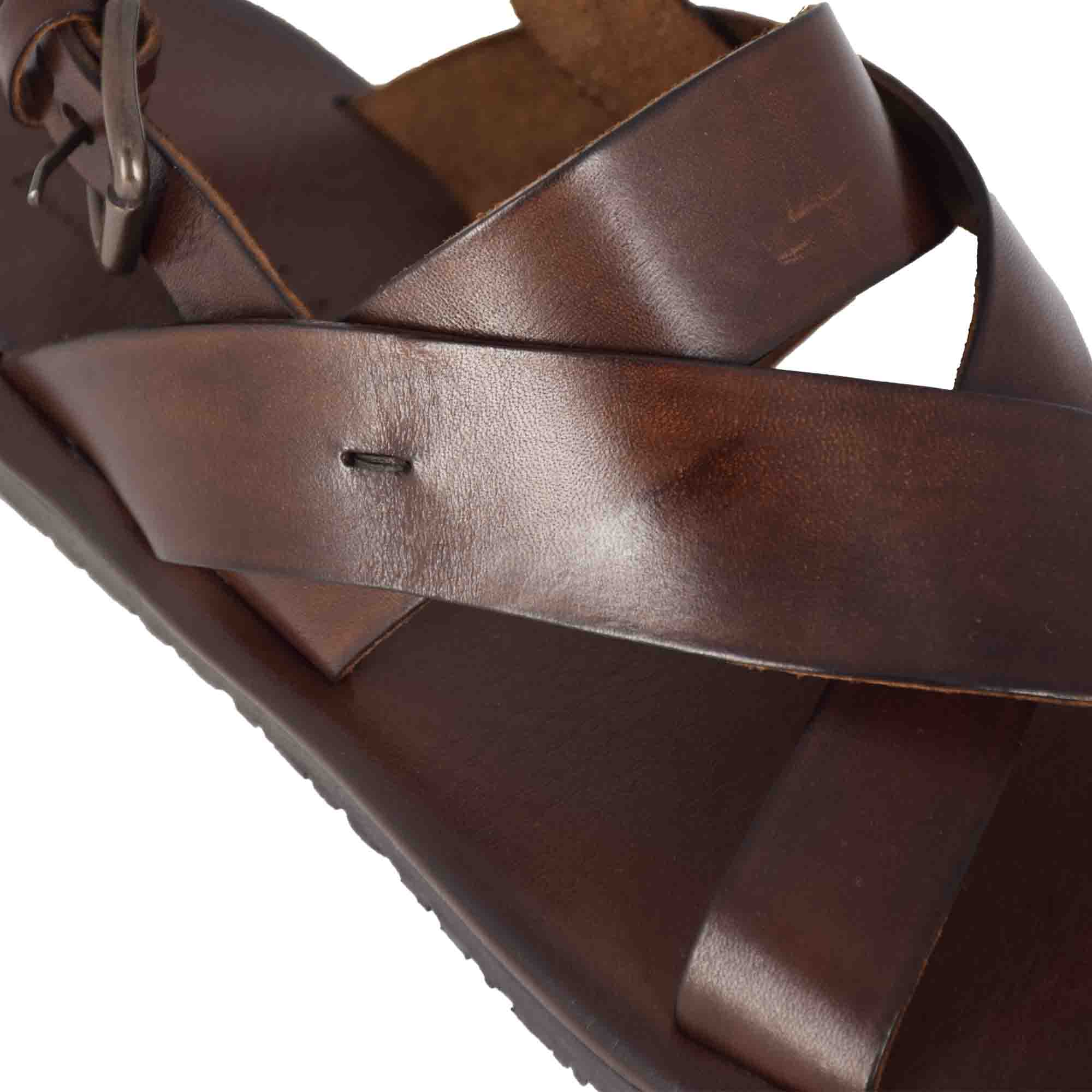 Sandalo da uomo con fasce intrecciate in pelle colore marrone scuro - immagine 3