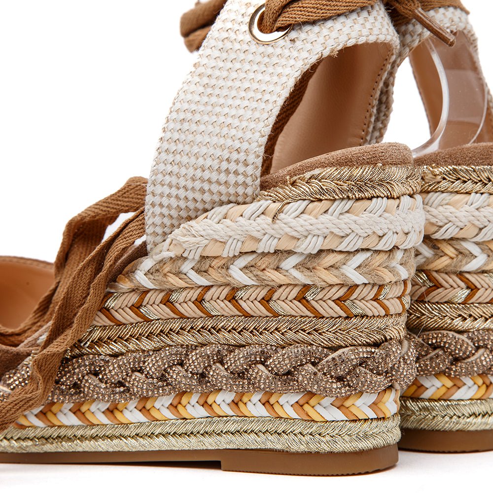 Sandalo zeppa in camoscio camel. - immagine 6