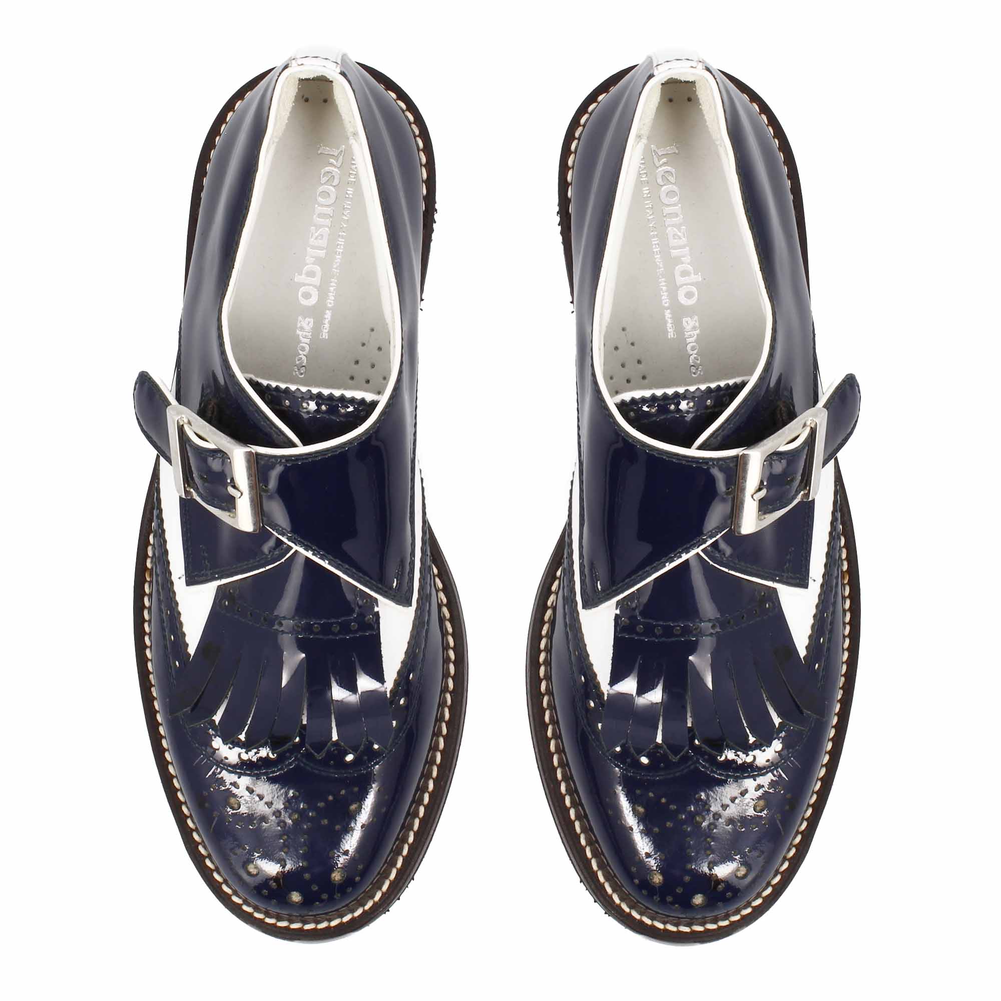 Scarpe con fibbia da golf in pelle bianca e vernice blu - immagine 3