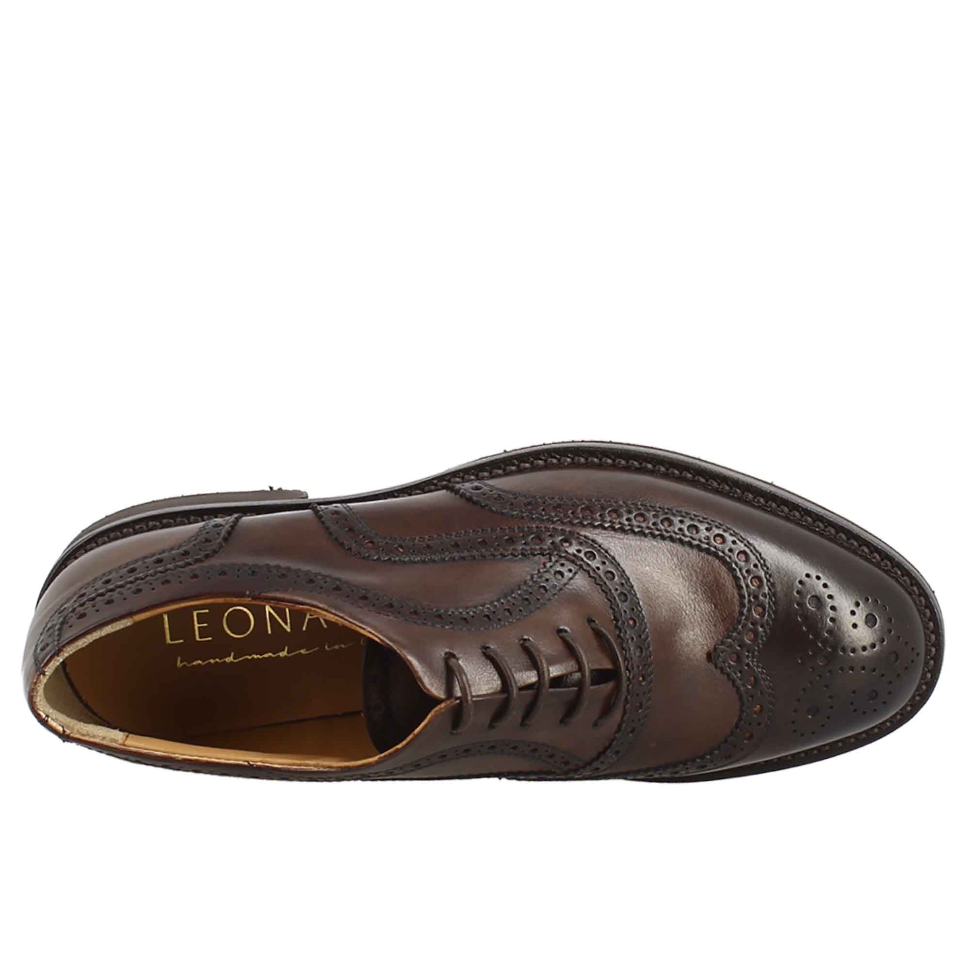 Scarpe da golf artigianali in pelle marrone con dettagli brogue - immagine 6