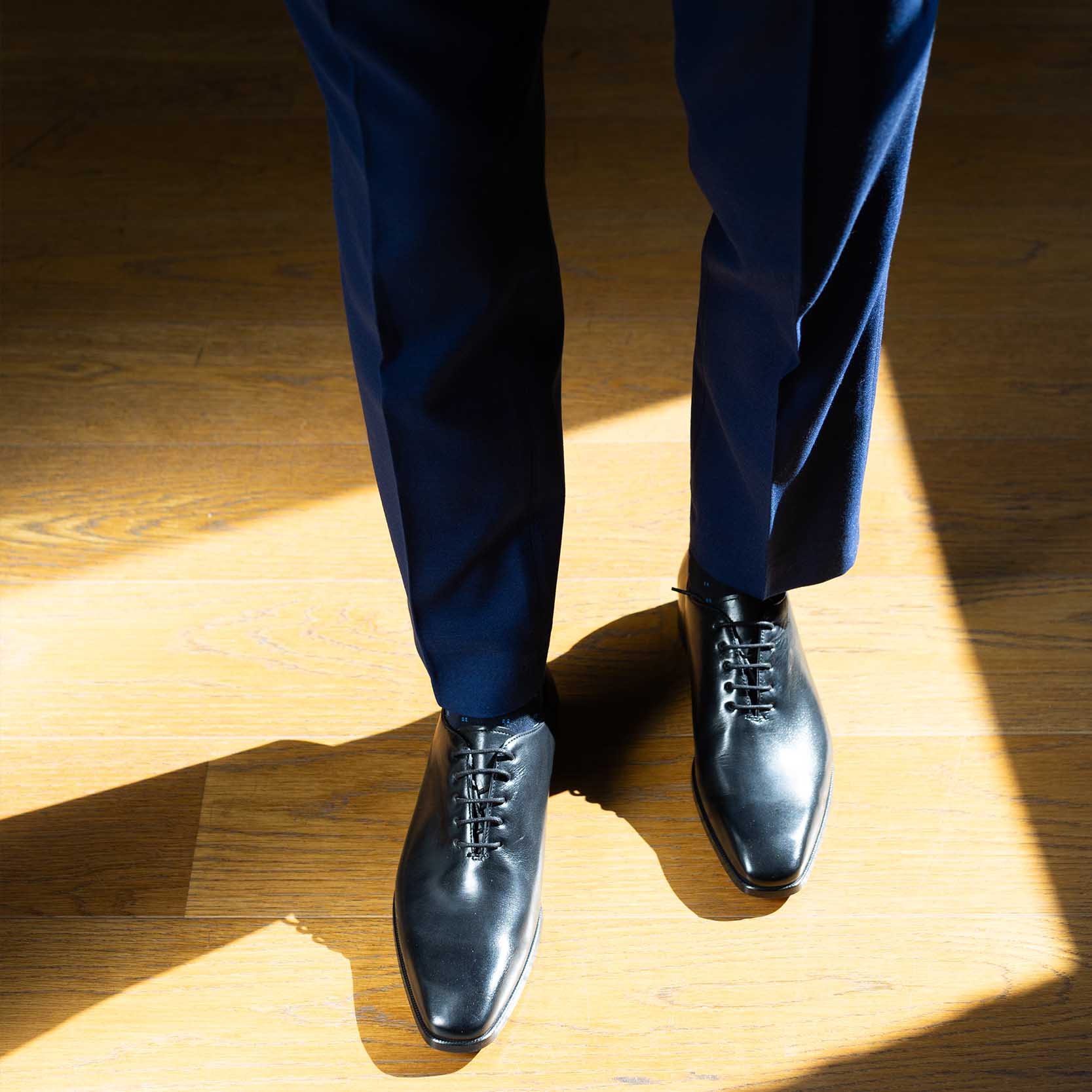 Oxford wholecut da uomo artigianali punta squadrata in pelle nera - immagine 3