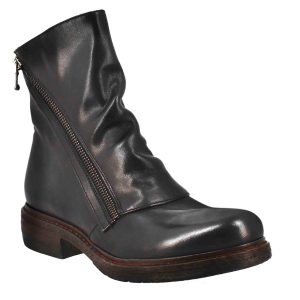 Stivaletto da donna in pelle lavata colore nero con doppia zip